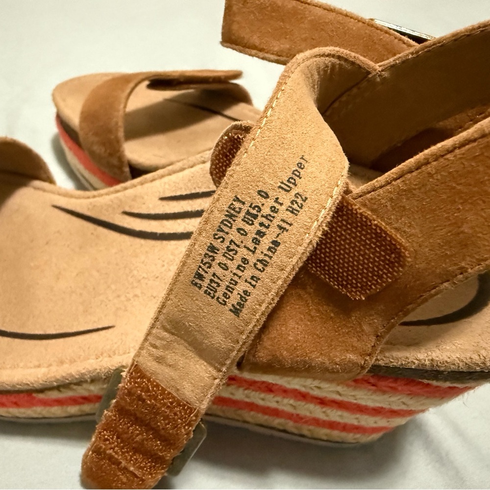 Stylish Tan and Red Wedge Sandals - Picture 8 of 8